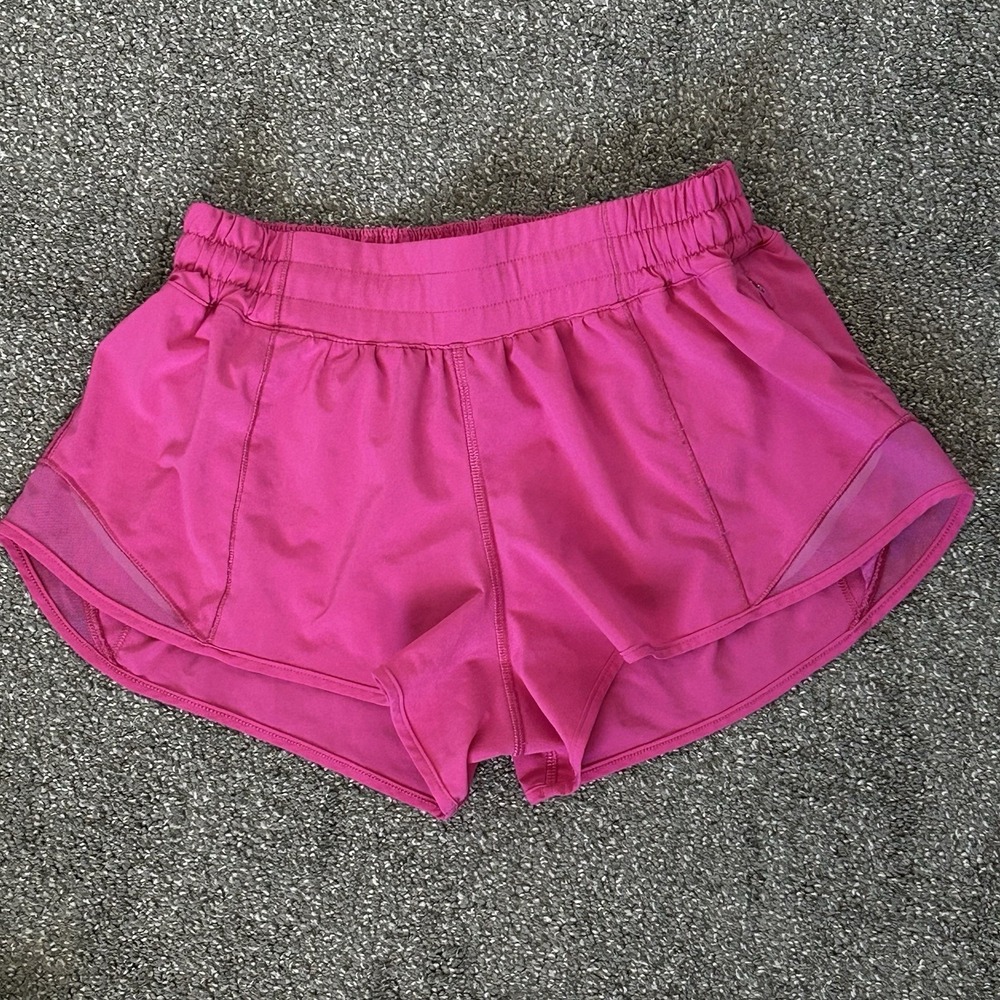 Lululemon Hotty Hot Hi-Rise Shorts 2.5" Inseam Size 6 Sonic Pink